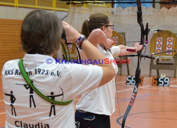 Bogen 2. Bundesliga Süd KKS Reihen in KA-Hohenwettersbach Lustgartenhalle  (© Siegfried Lörz)