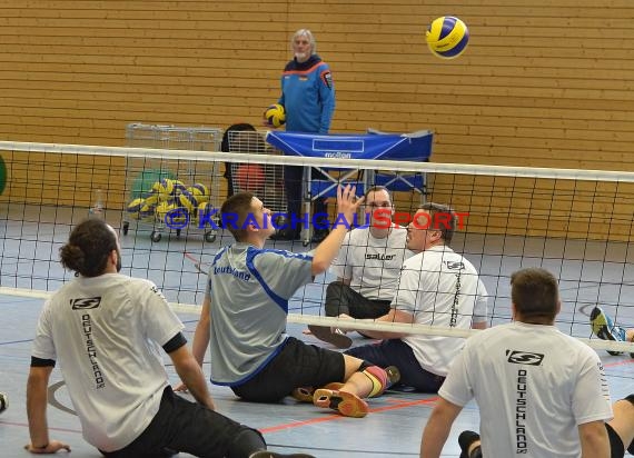 Sitz-Volleyball Nationalmannschaft Training mit Rudi Sonnenbichler am 28.02.2016 (© Siegfried)