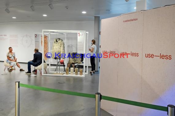 Klima-Arena Sinsheim Ausstellung use-less Pressekonferenz (© Siegfried Lörz)